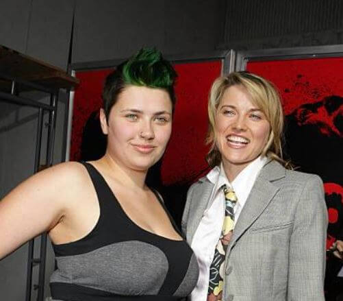 Daisy Lawless, with her mother Lucy Lawless at the premiere of 30 Days of Night.